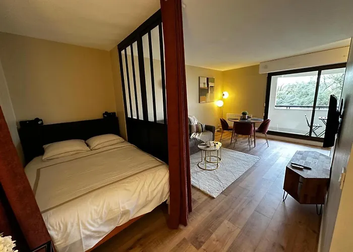 Le Monet Proche Bordeaux Avec Balcon Wifi & Place De Parking Prive Prox Tram Et Aeroport Мериньяк