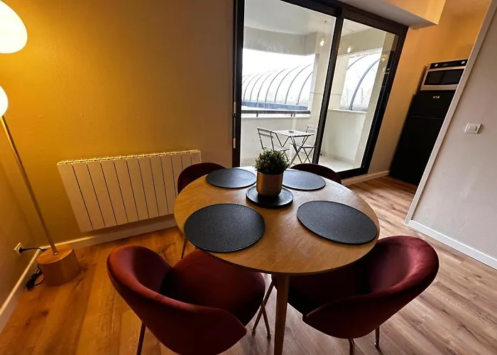 Le Monet Proche Bordeaux Avec Balcon Wifi & Place De Parking Prive Prox Tram Et Aeroport