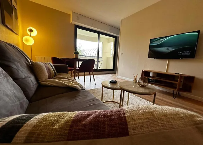 Le Monet Proche Bordeaux Avec Balcon Wifi & Place De Parking Prive Prox Tram Et Aeroport *